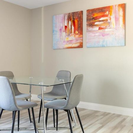 Entire 2 Bedroom Apartment Downtown - U2 Kitchener Bagian luar foto