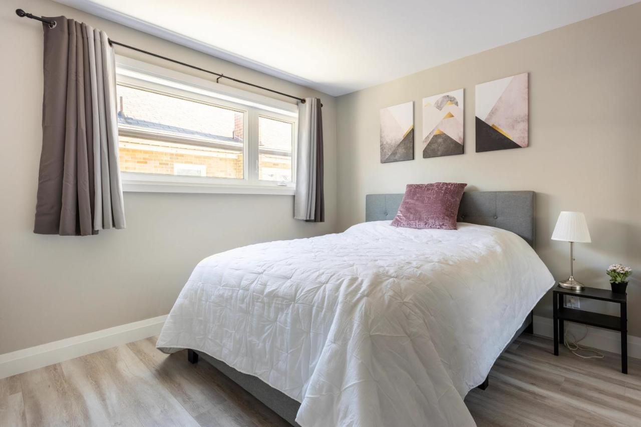Entire 2 Bedroom Apartment Downtown - U2 Kitchener Bagian luar foto