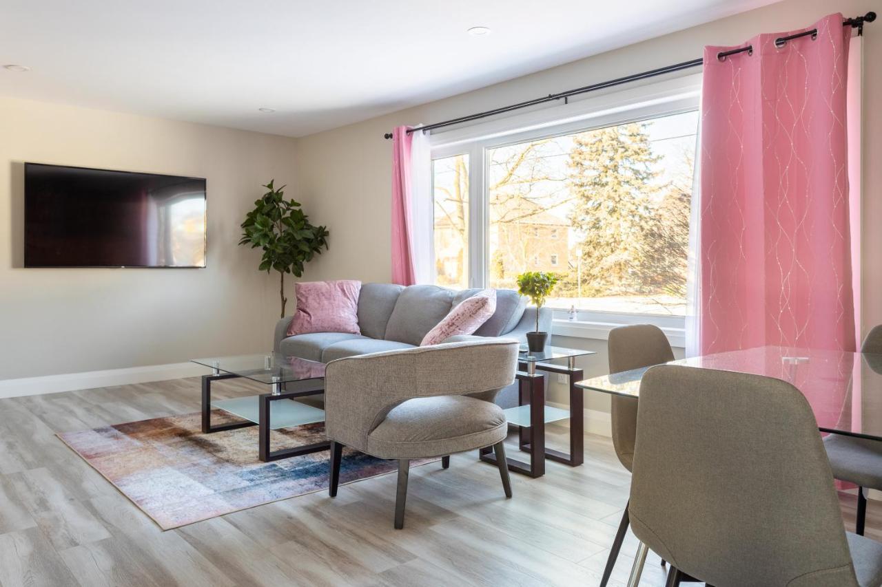 Entire 2 Bedroom Apartment Downtown - U2 Kitchener Bagian luar foto