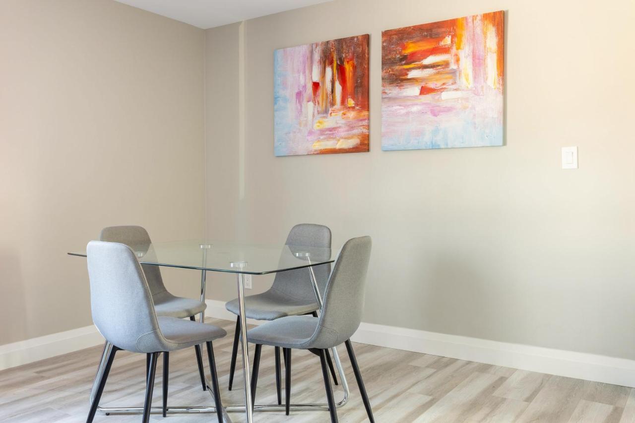 Entire 2 Bedroom Apartment Downtown - U2 Kitchener Bagian luar foto