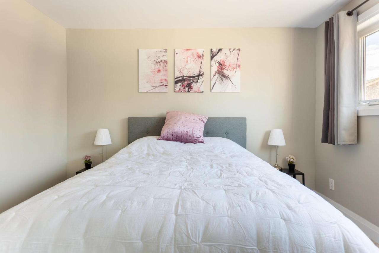Entire 2 Bedroom Apartment Downtown - U2 Kitchener Bagian luar foto
